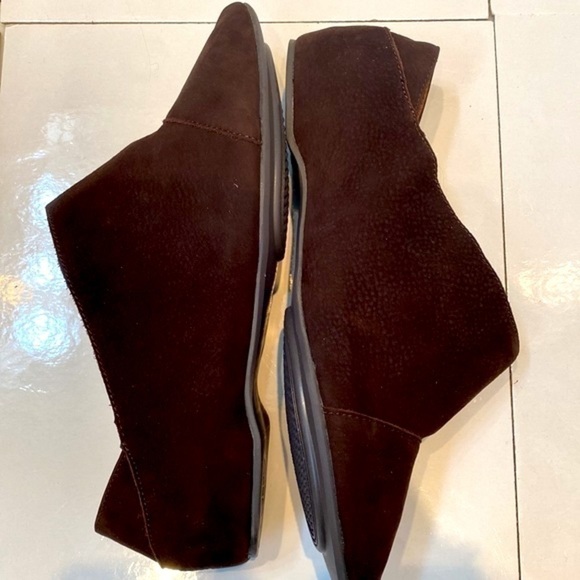 Max Studio Lively 2 dark brown 💯 suede flats. Traction bottom.Size 6.5 NWT/Box - Picture 9 of 11